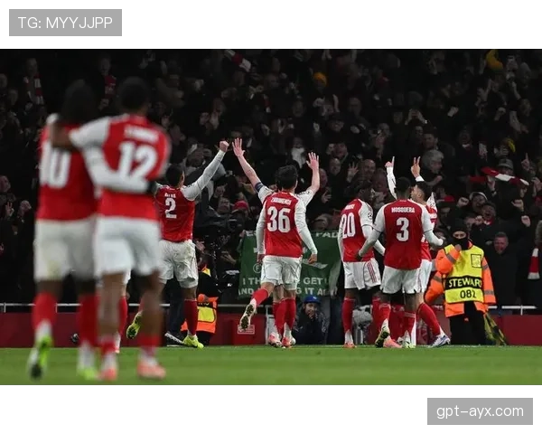 克雷斯韦尔表现稳健，助球队强势冲击英超冠军