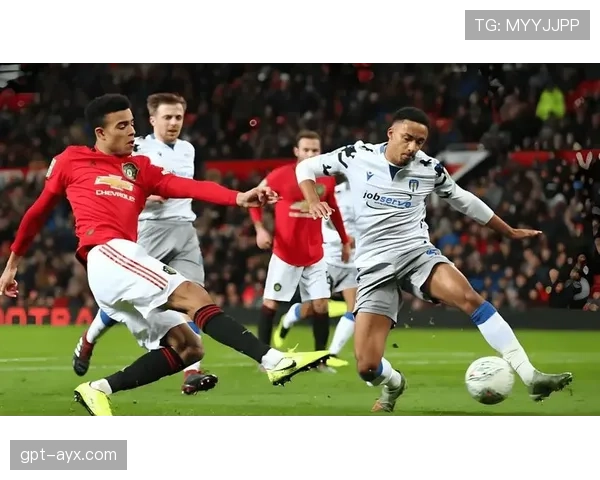 利兹联战术解析：高位逼抢与快速转换的攻防体系