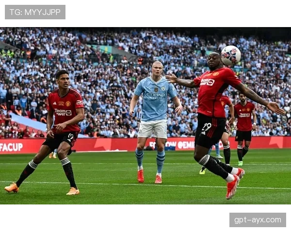 拜仁边路进攻犀利但防守隐患加剧，攻守失衡是否影响争冠走势